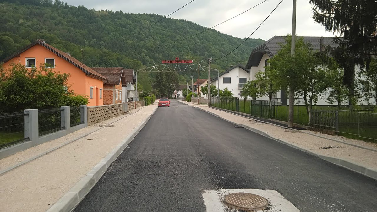 NEUMORNI STANOVNICI ZDENE: Nakon kanalizacione mreže, u Prvomajskoj ulici položen novi sloj asfalta