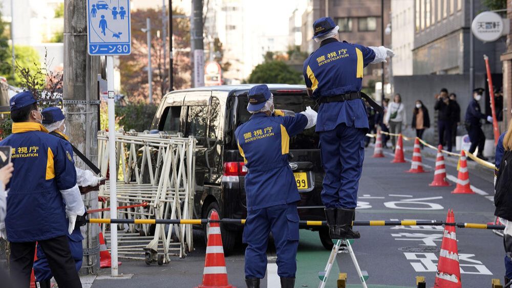 ISPRED AMBASADE IZRAELA U TOKIJU: Automobilom probio zaštitnu ogradu