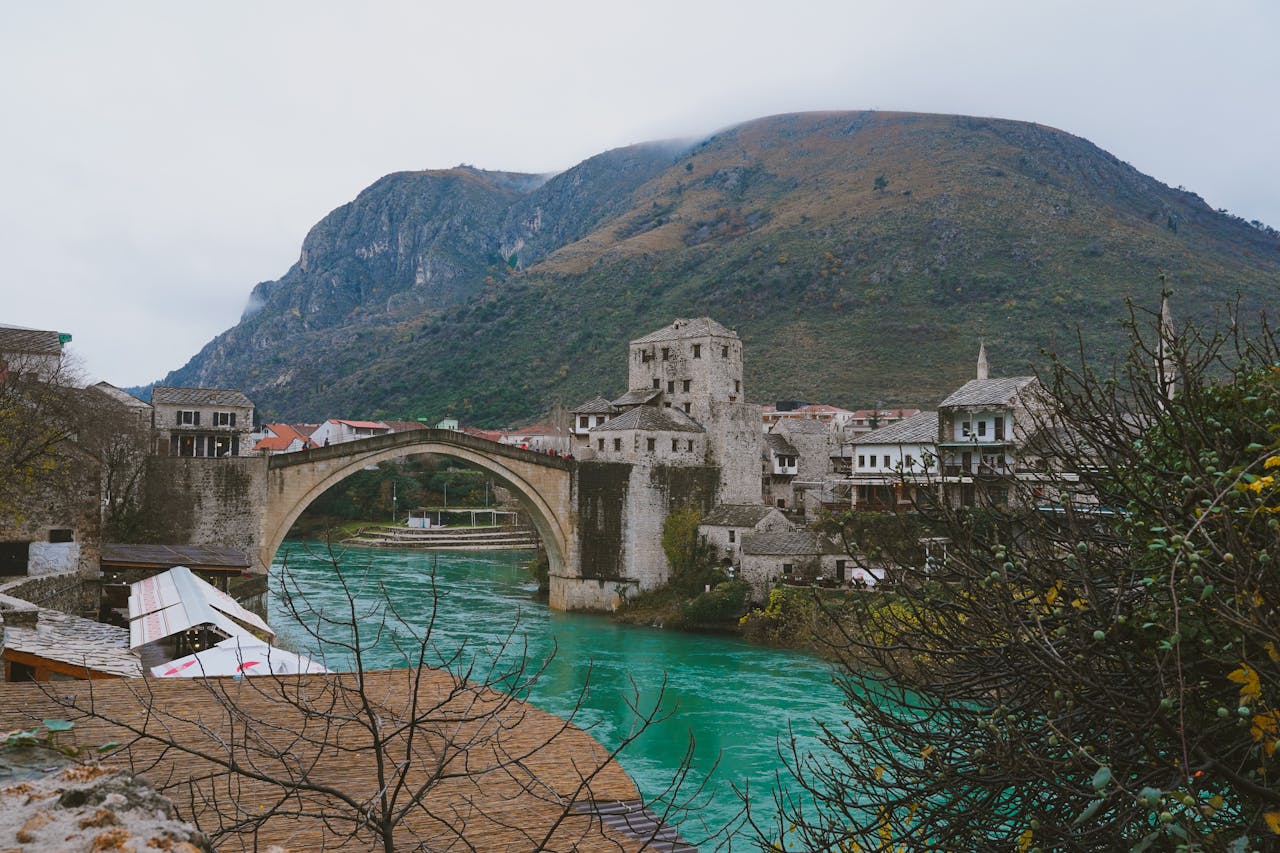 Mostar, Sezer Ünlü