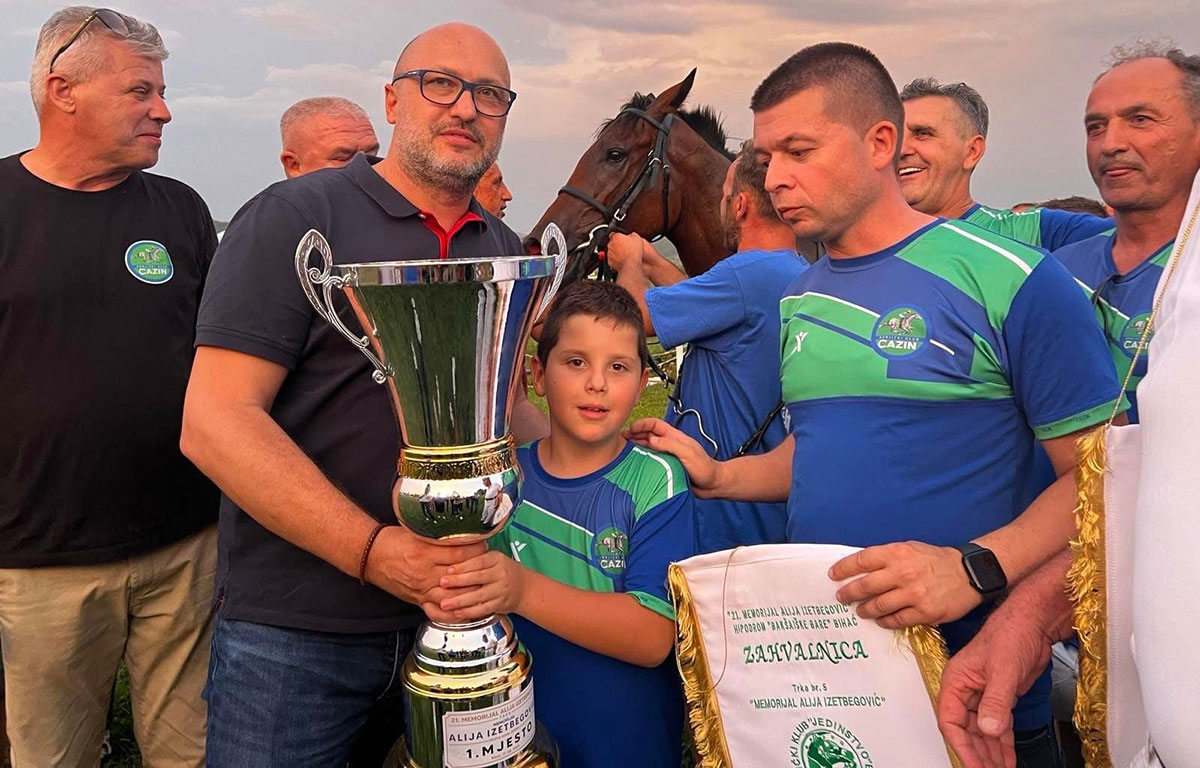 U BIHAĆU ODRŽAN 21. MEMORIJAL “ALIJE IZETBEGOVIĆA”: Pobjednik glavne utrke grlo Mercurio iz Konjičkog kluba Cazin