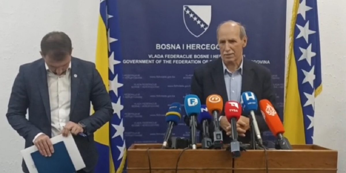 penzioner redzo mehic i ministar delic