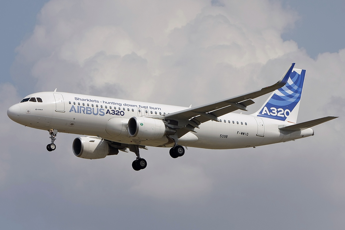 Airbus_A320-214