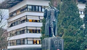 Velenje, Slovenija, Tito_brez_glave