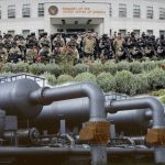 ilustracija plinovoda i ambasade SAD