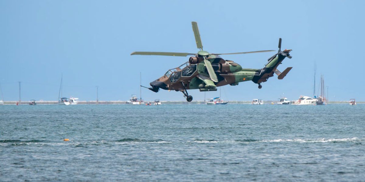 helikopter nad morem