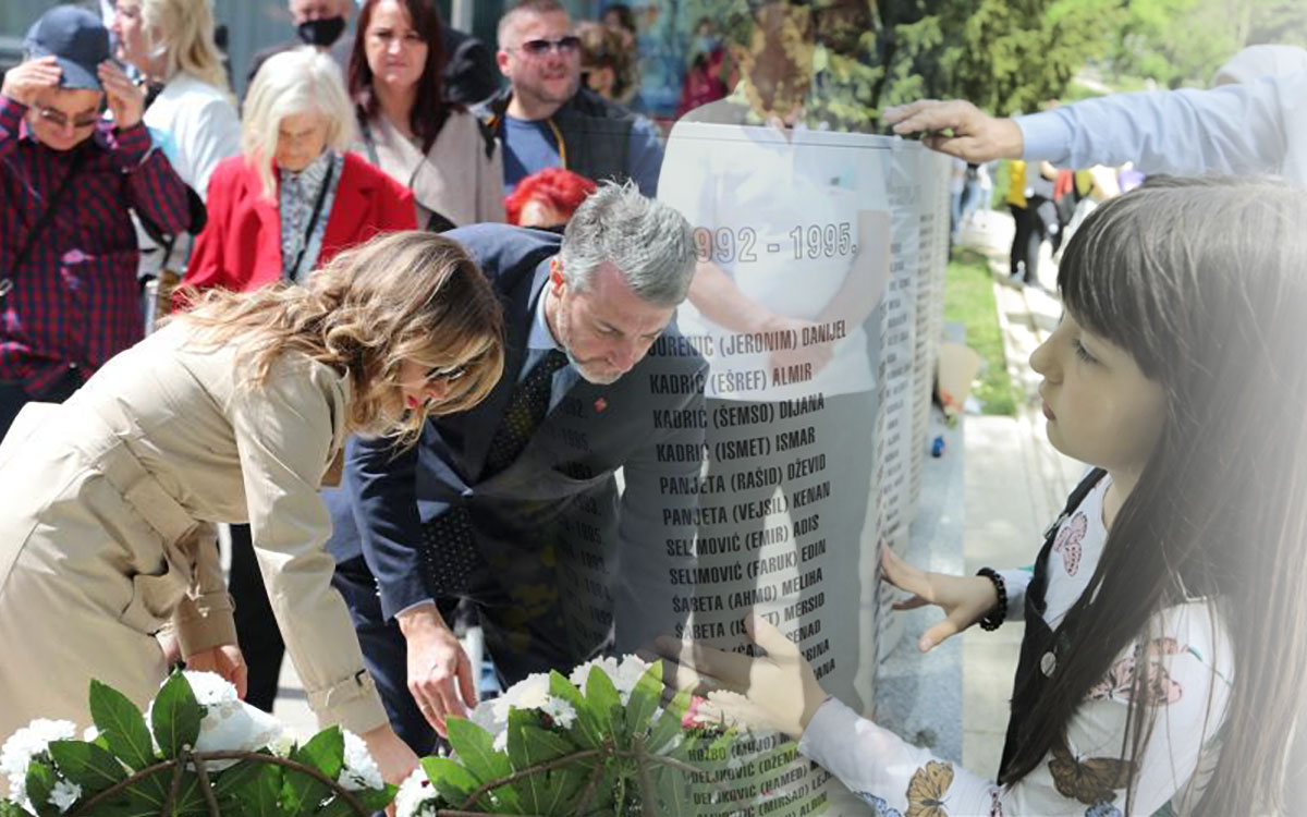 polaganje_cvijeća_za_ubijenu_djecu_sarajeva